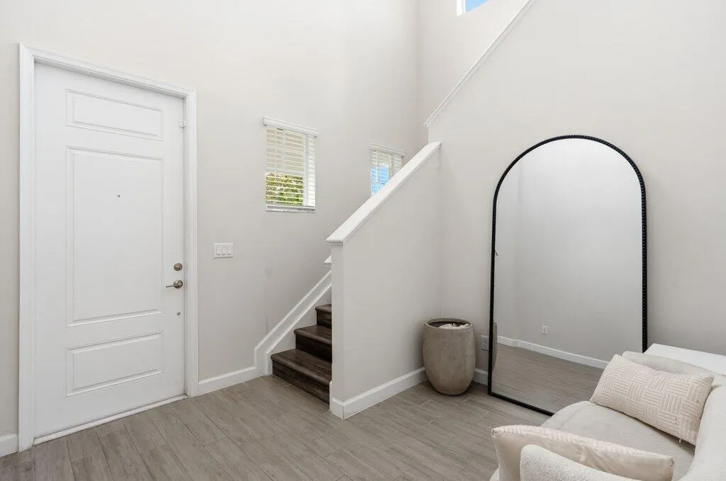 Foyer to 2nd floor