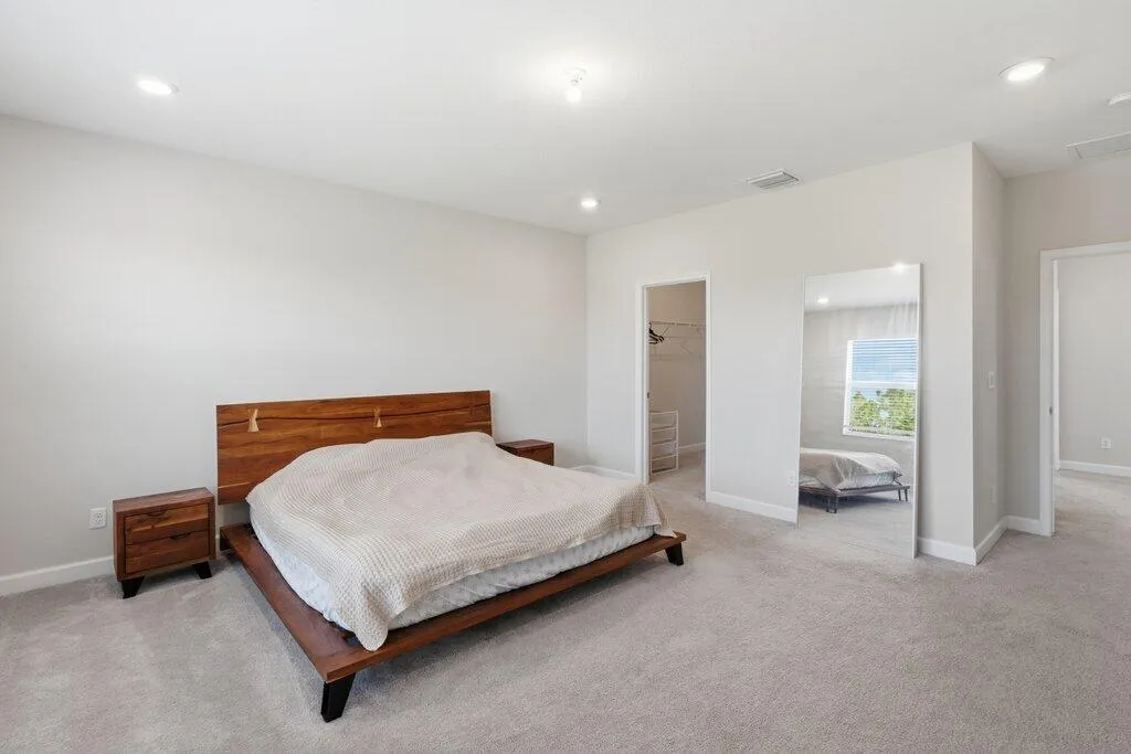 Primary bedroom R