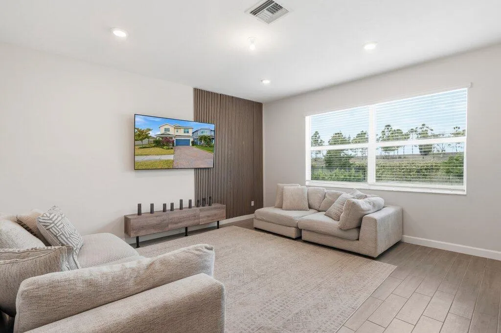 Living room R