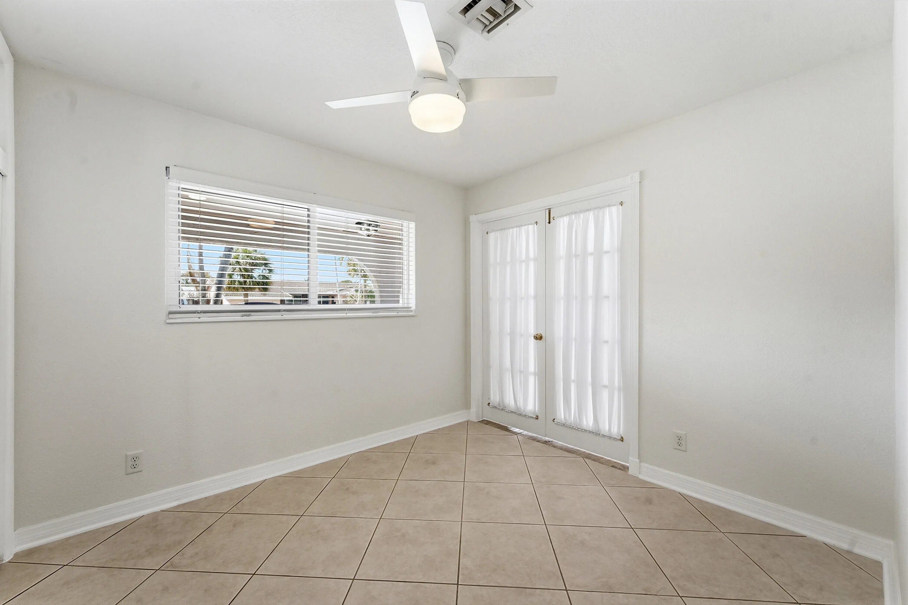 OFFICE/BEDROOM 4