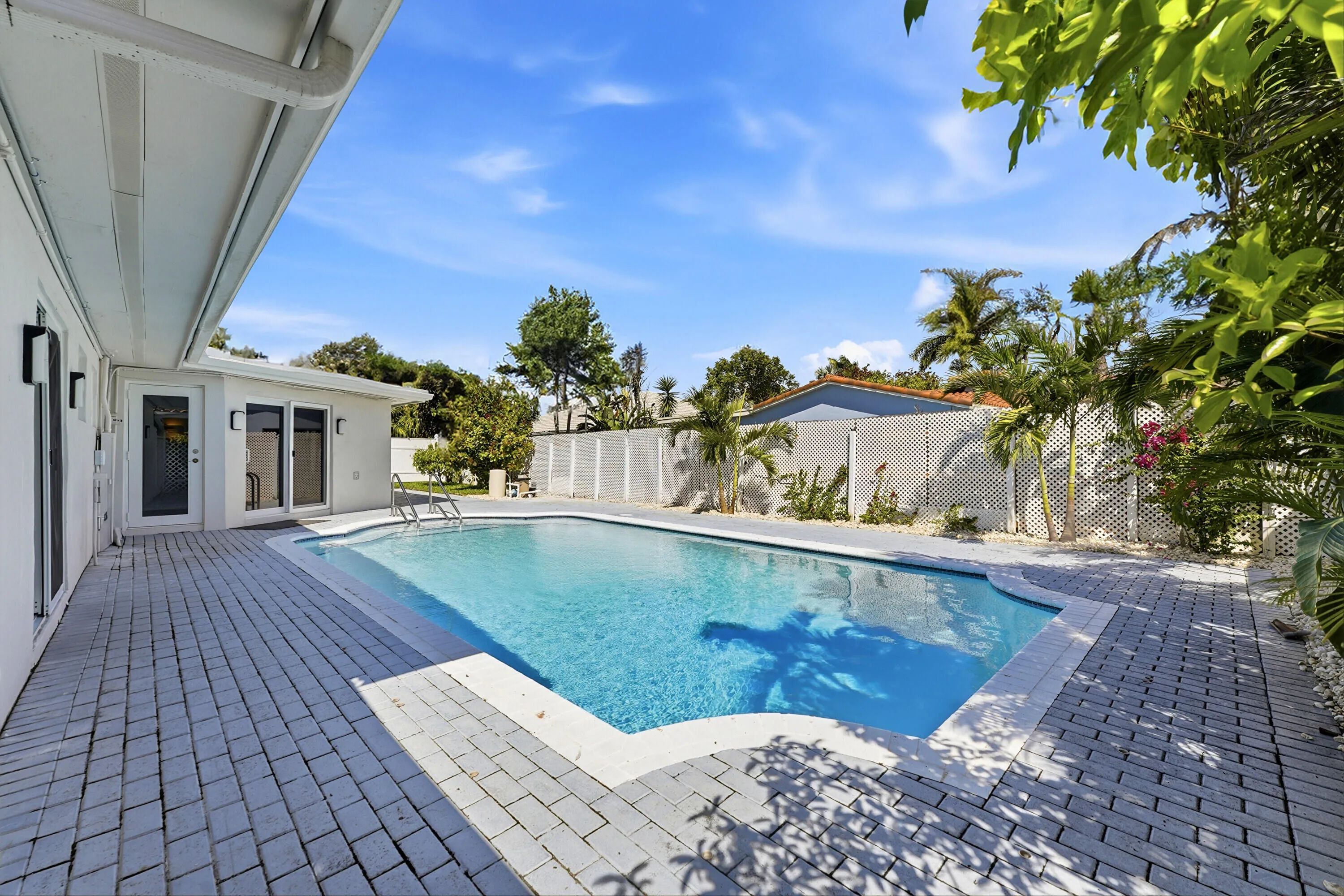 POOL/BACKYARD