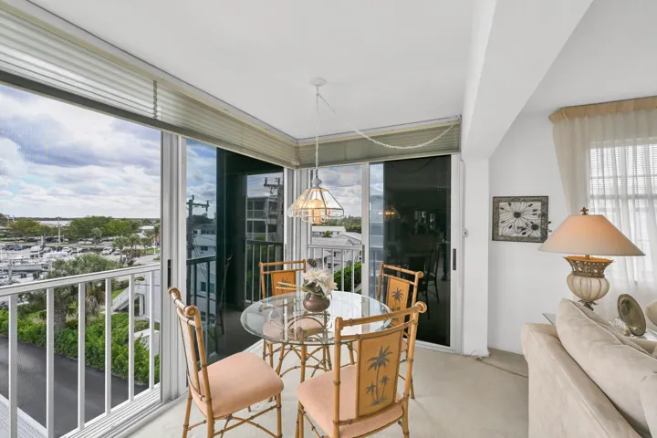 Light & Bright Lanai