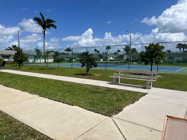 Tennis/pickleball courts