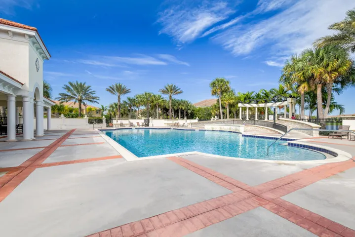 Paloma's Community Pool