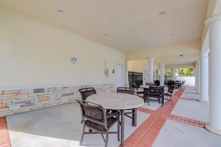 Paloma's Community Patio Area