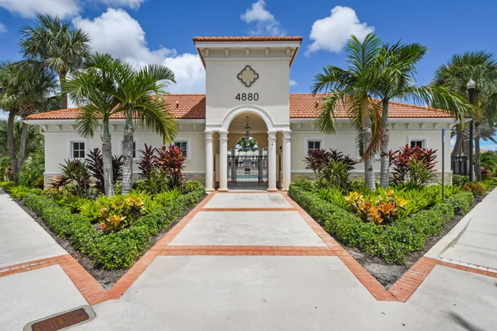 Paloma's Clubhouse