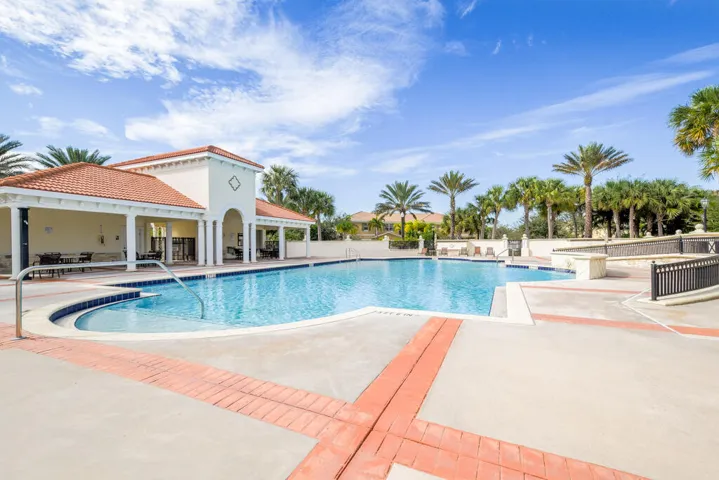 Paloma's Community Pool