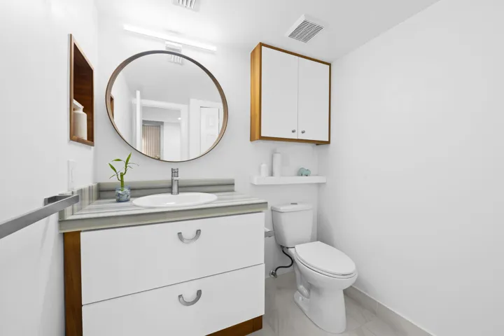 1/2 Bathroom