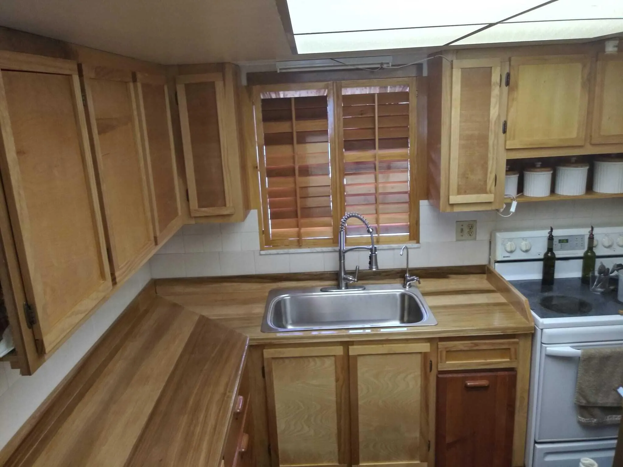 Kitchen with black ranger