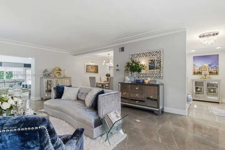 LIVING / DINING ROOM