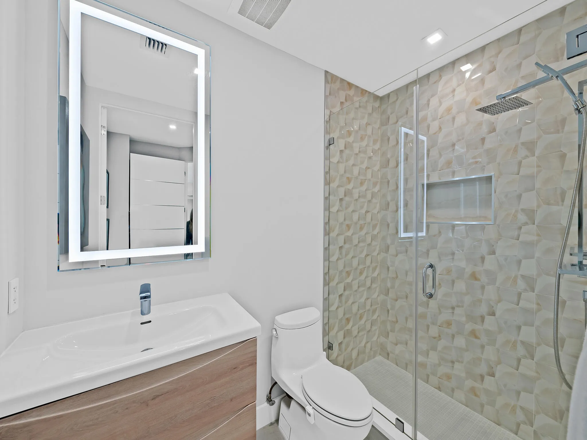 Guest bathroom.