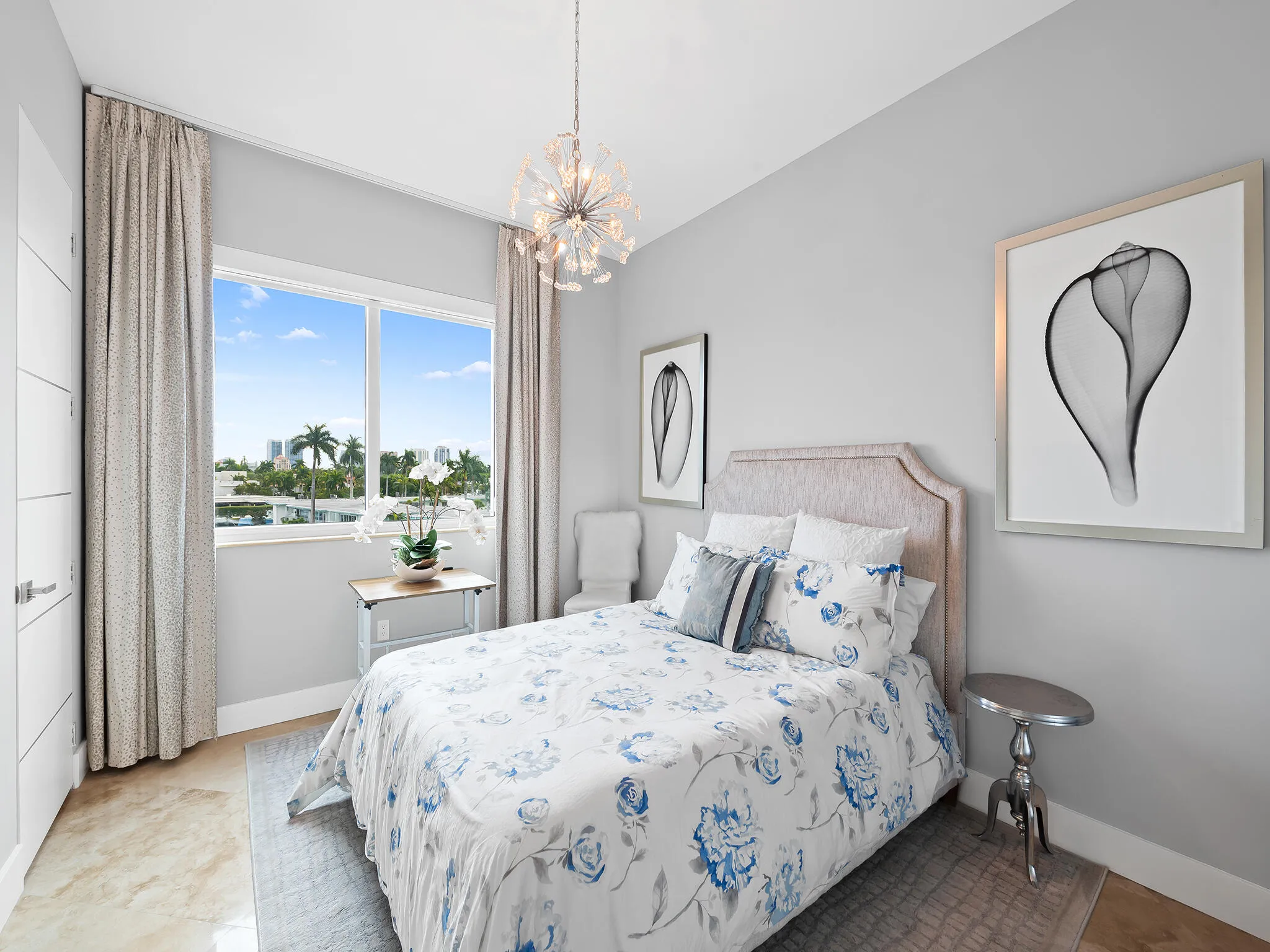 Guest bedroom.