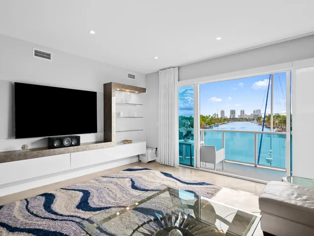 Welcome to the best views of Las Olas Isles!