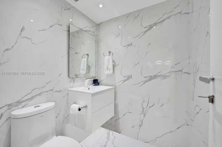 Guest bathroom.
