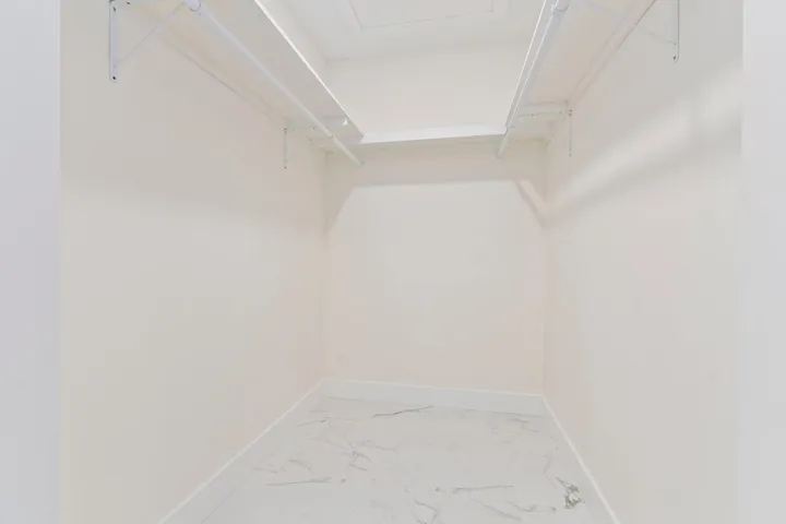 Master closet 2