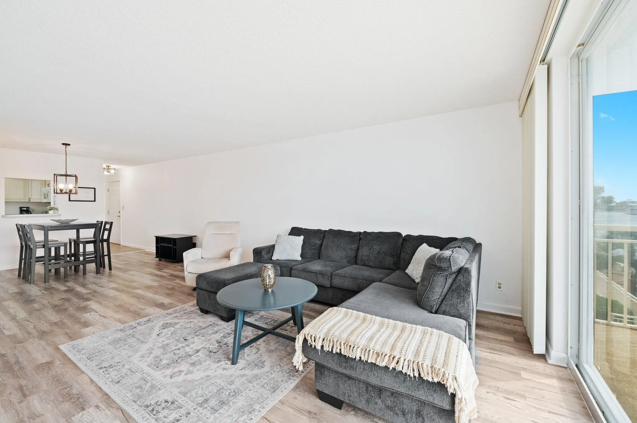 13-web-or-mls-1050-hillsboro-mile-203w
