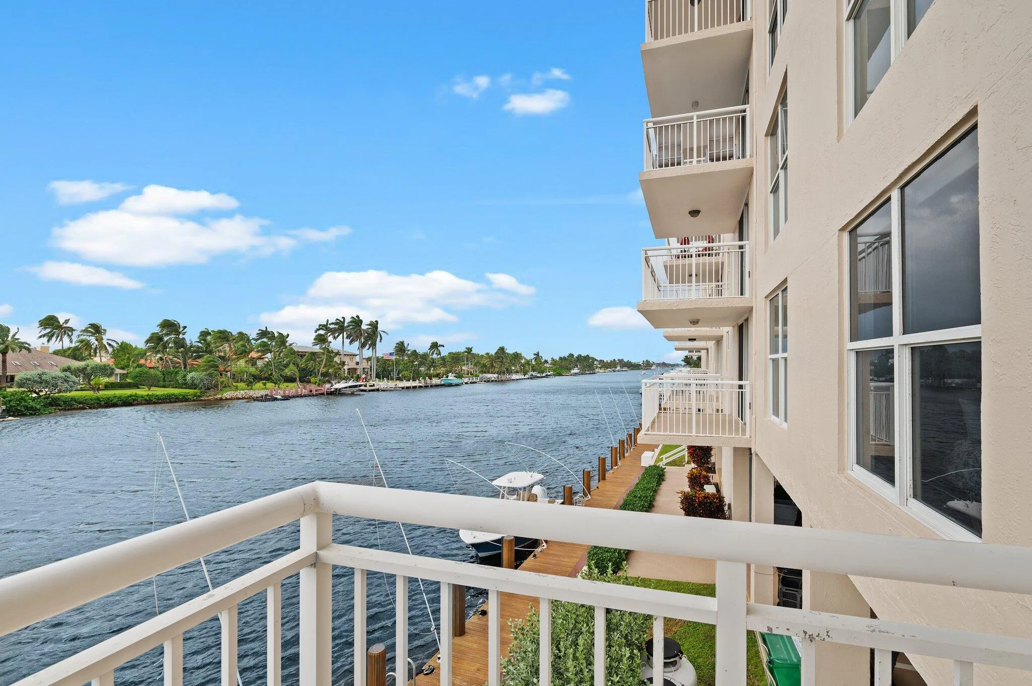 12-web-or-mls-1050-hillsboro-mile-203w