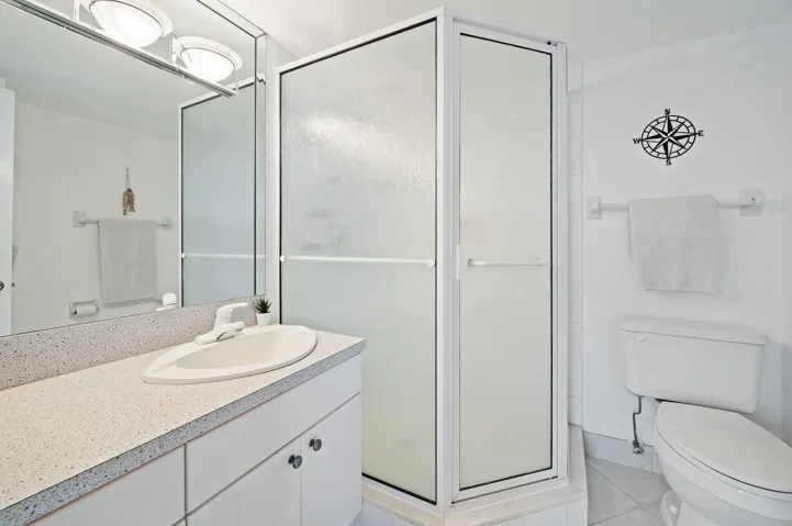 21-web-or-mls-1050-hillsboro-mile-203w
