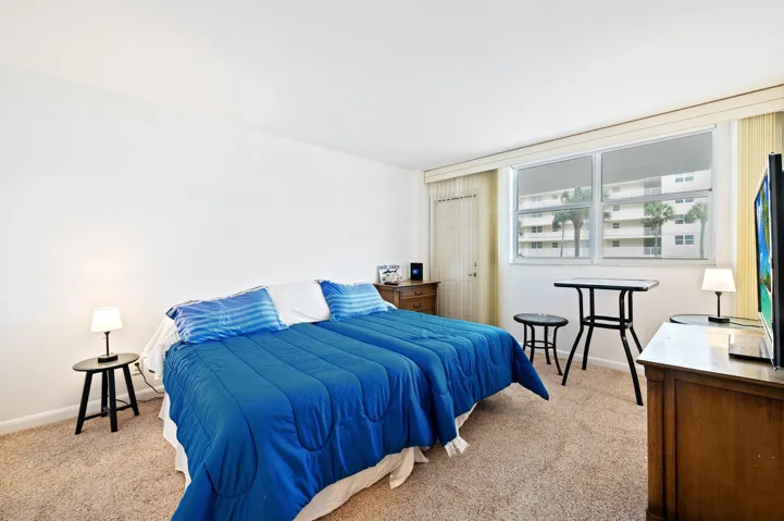 22-web-or-mls-1050-hillsboro-mile-203w