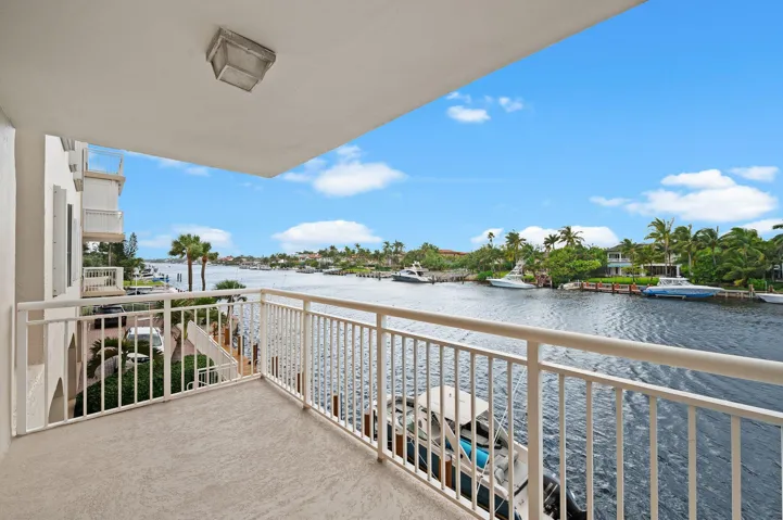 9-web-or-mls-1050-hillsboro-mile-203w