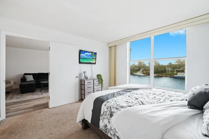 19-web-or-mls-1050-hillsboro-mile-203w