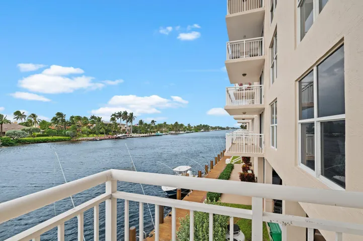 12-web-or-mls-1050-hillsboro-mile-203w