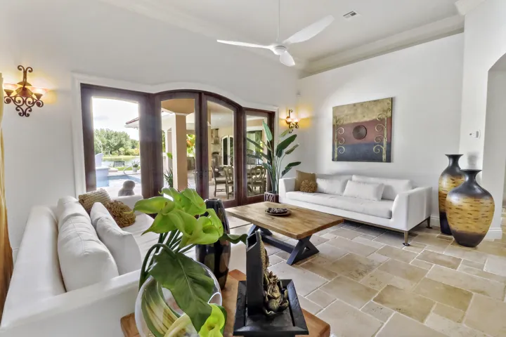 6 Living Area (2)