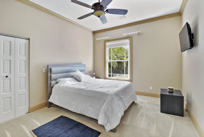 8 Guest Bedroom (1)