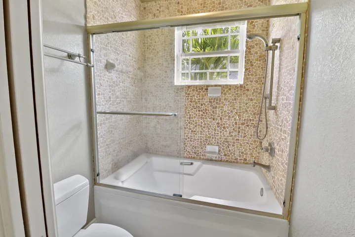 10 Guest Bathroom 2