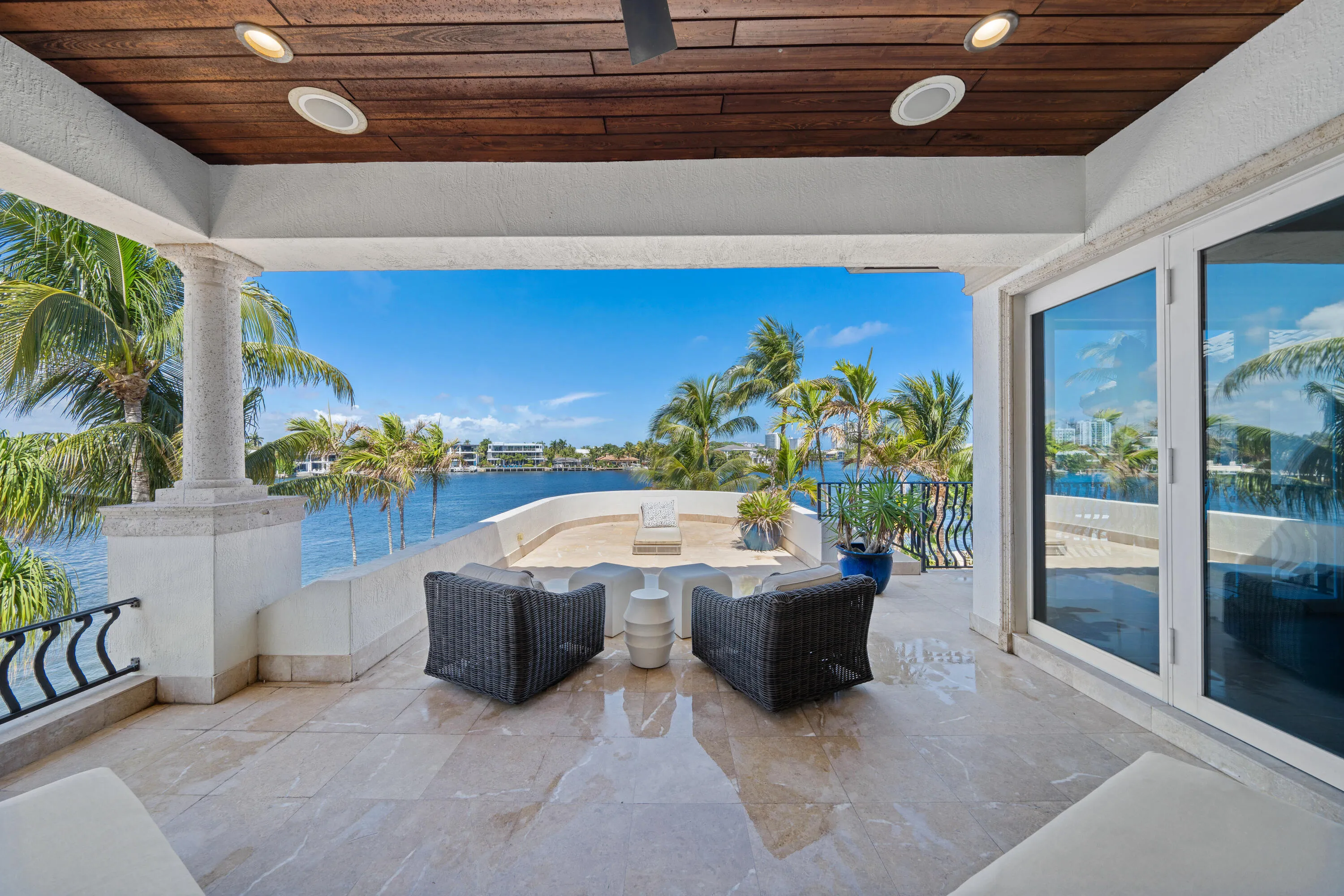 2593 SE 8th St-24
