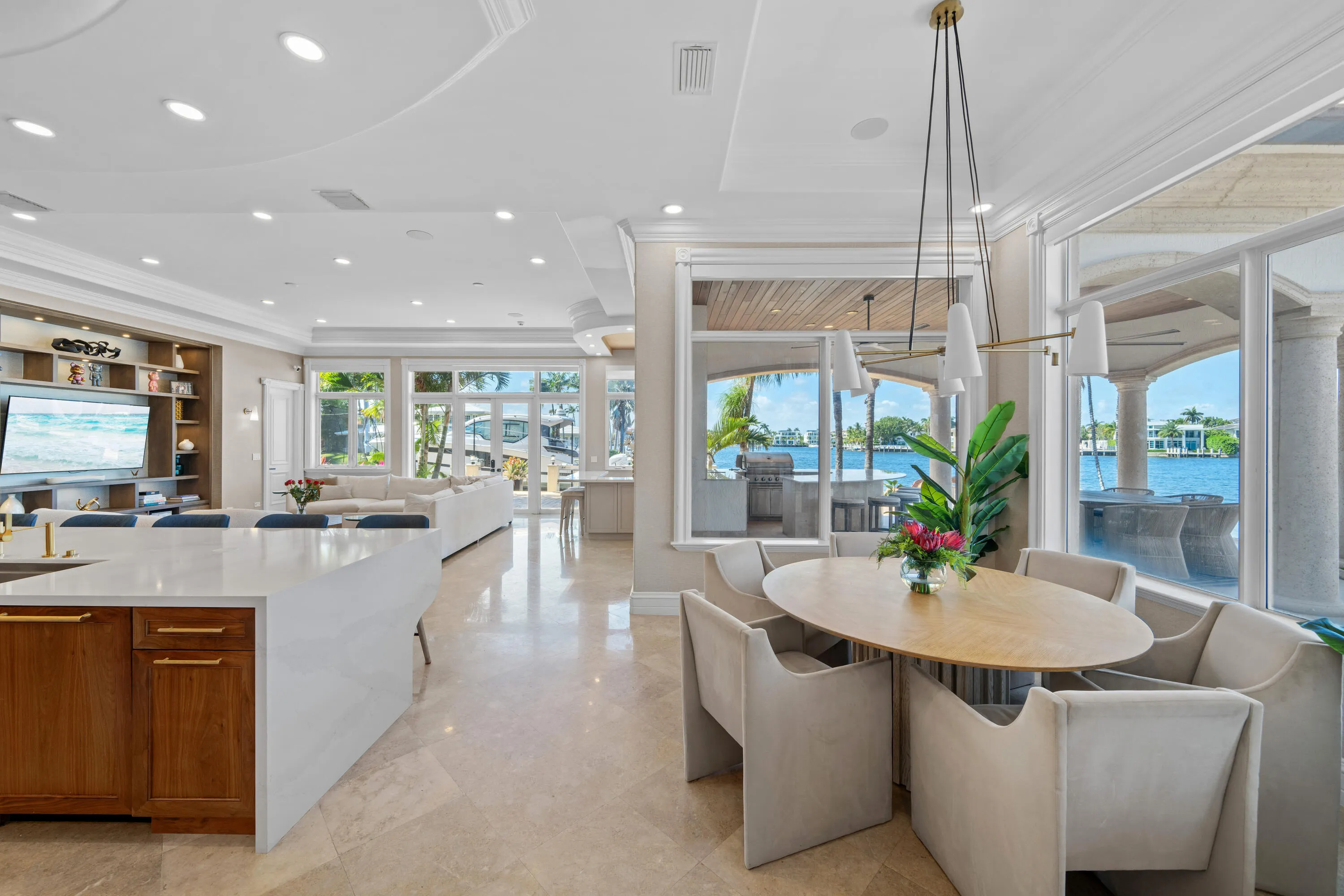2593 SE 8th St-44
