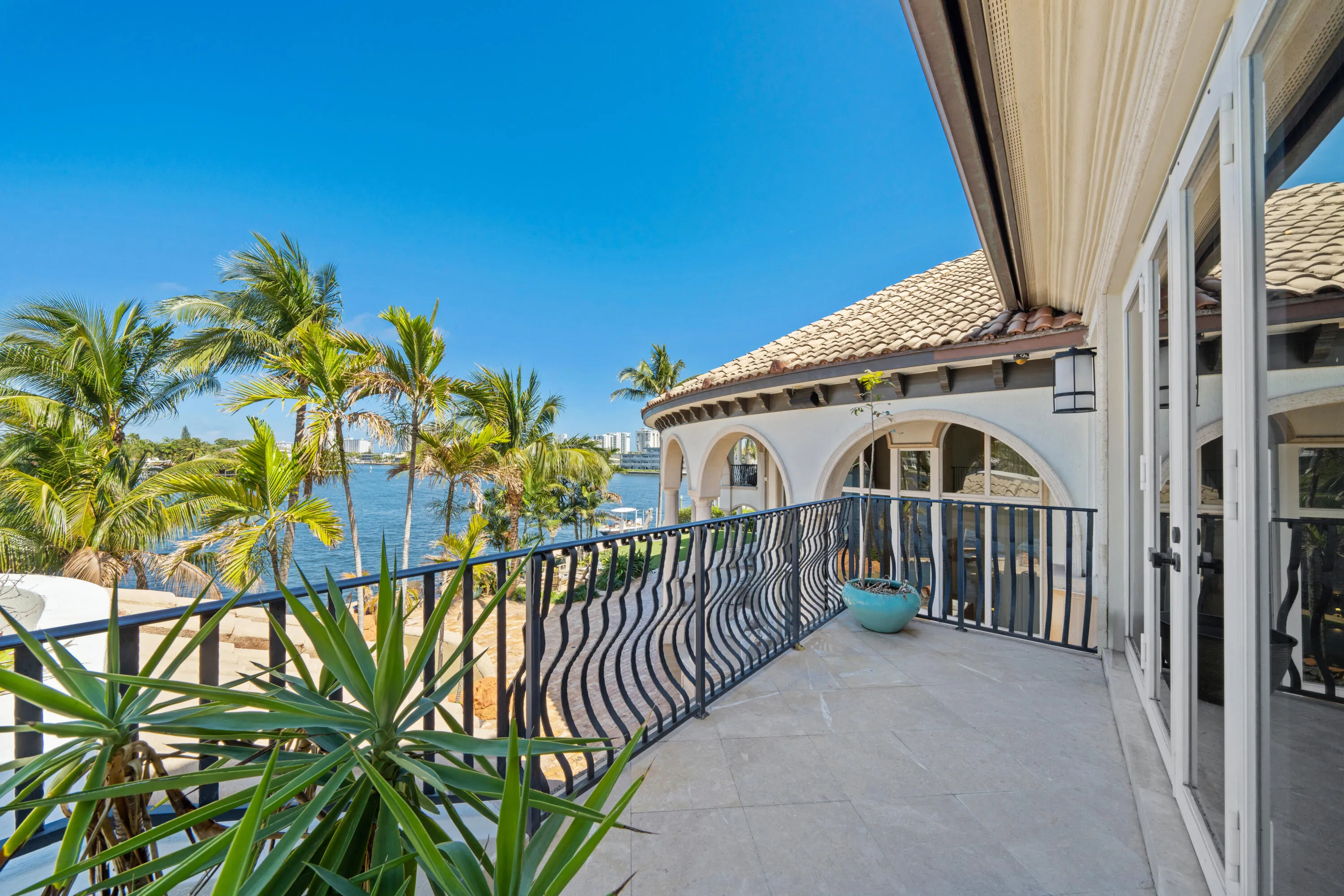 2593 SE 8th St-25