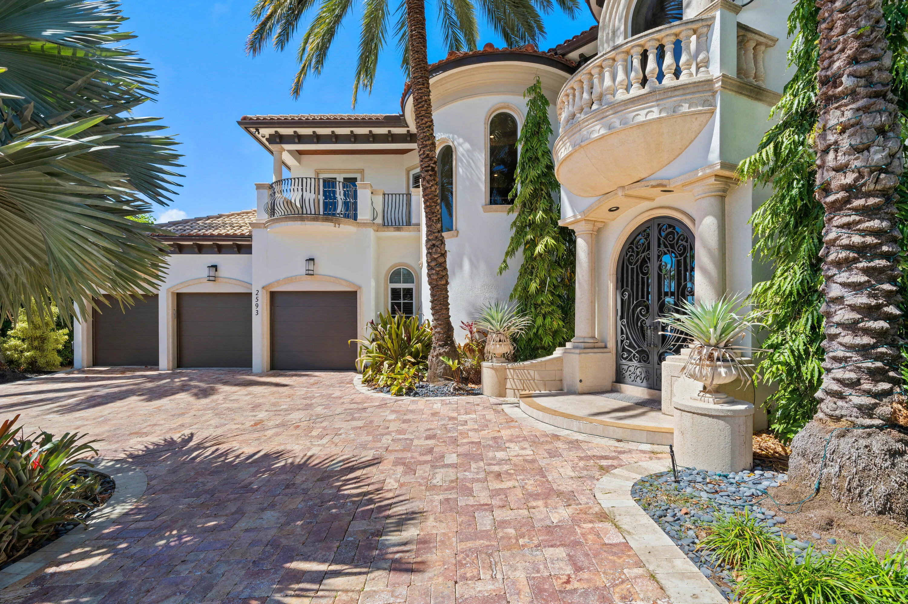 2593 SE 8th St-3