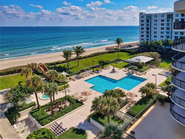 Pool meets Ocean