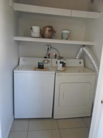 Flanders Q 786 washer dryer room