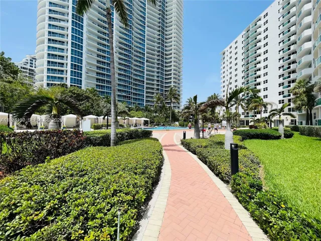 To pool area