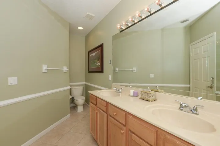 bathroom picture 2