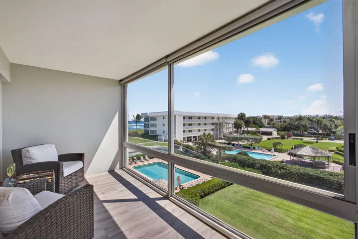 Balcony 6