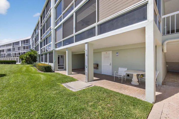 Exterior 4
