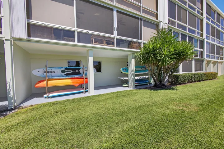 Exterior 3