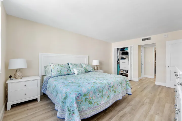 Primary bedroom - plenty of closet space