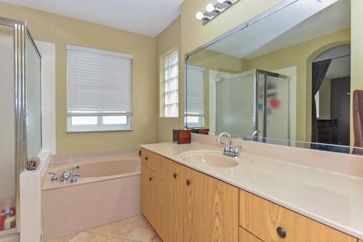 5049 NW 121st Dr Coral Springs-large-032