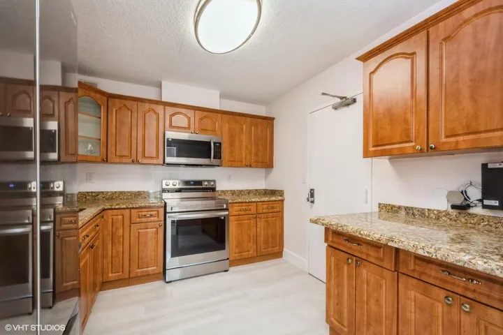 5049 NW 121st Dr Coral Springs-large-015