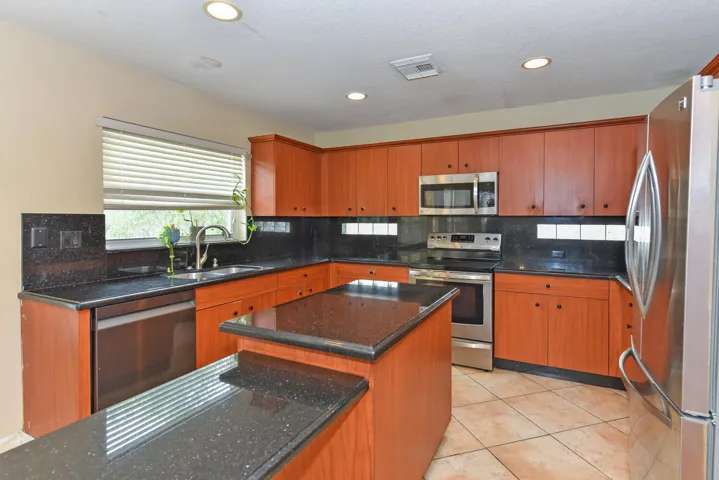 5049 NW 121st Dr Coral Springs-large-012