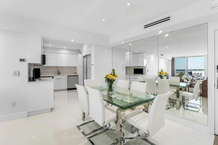 Dining to Kitchen
