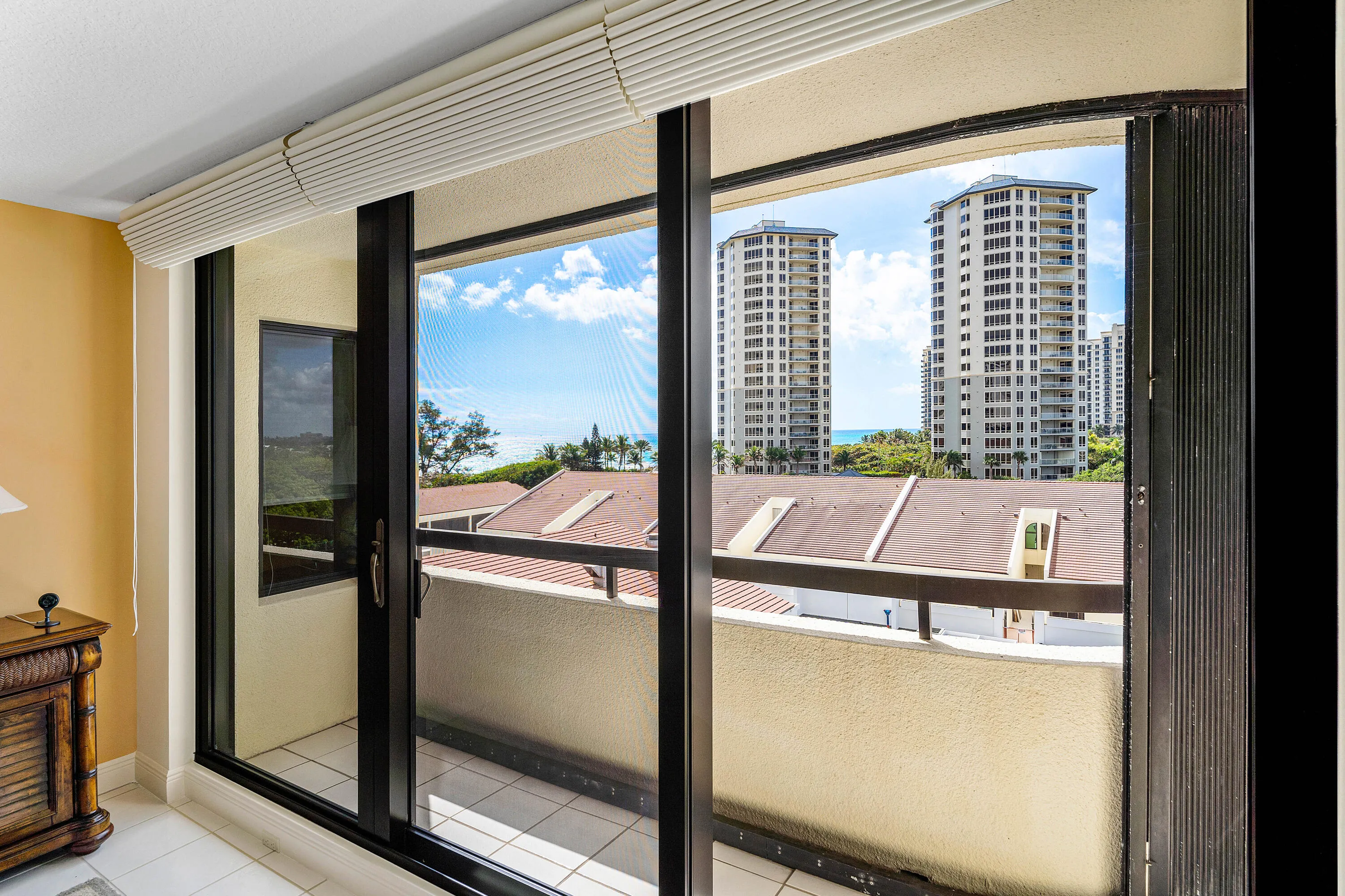 025-4100NorthOceanDrive-504-RivieraBeach