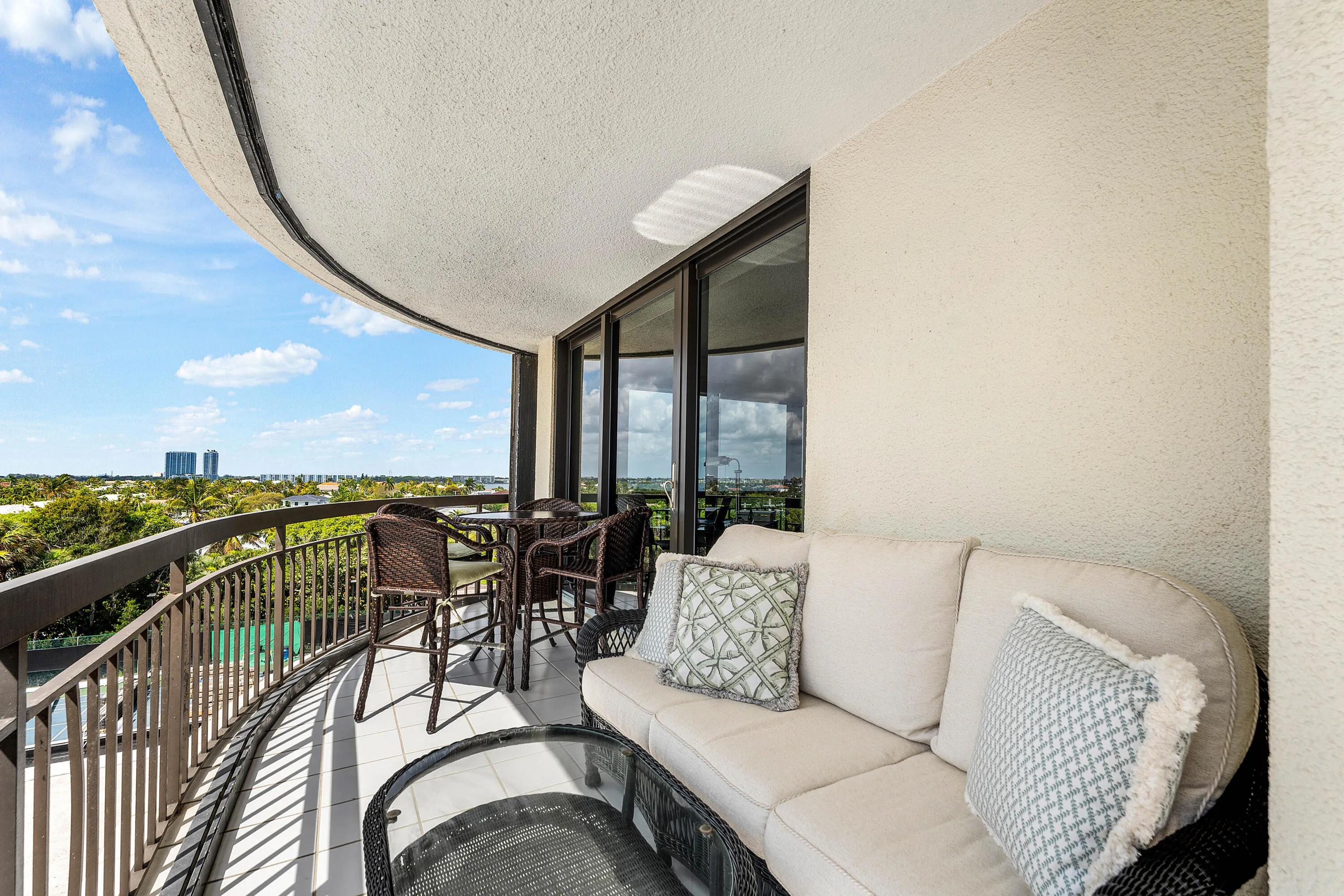 038-4100NorthOceanDrive-504-RivieraBeach