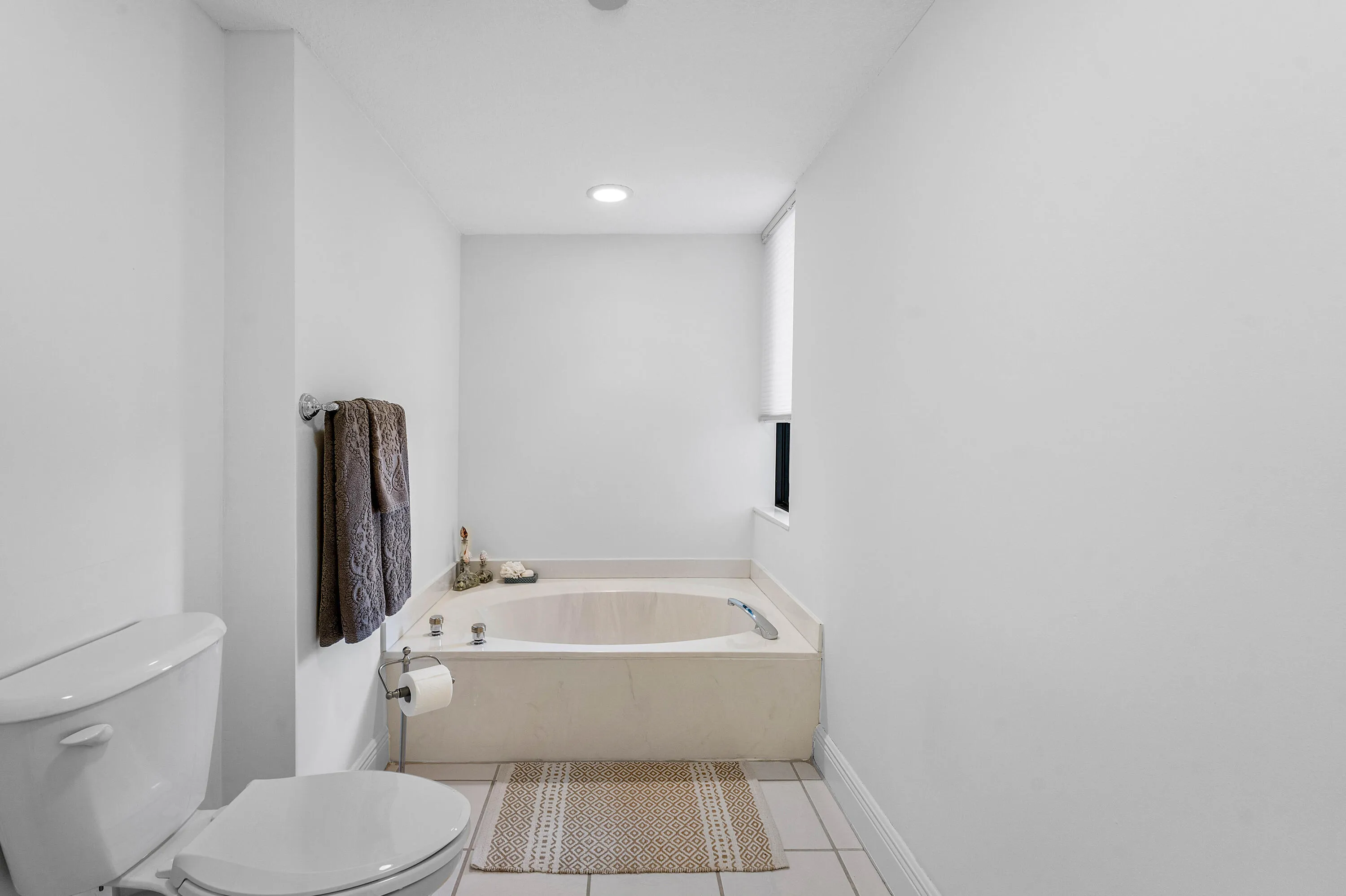 034-4100NorthOceanDrive-504-RivieraBeach