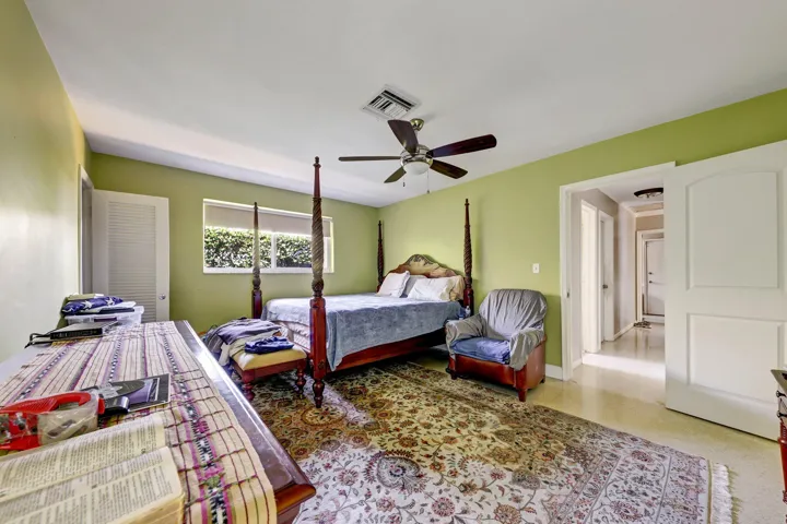5921 NE 21st Cir-23