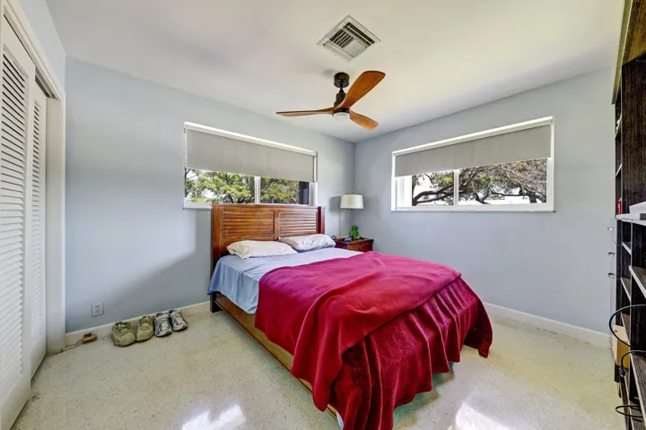 5921 NE 21st Cir-13